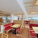 酒店 Familienhotel Central